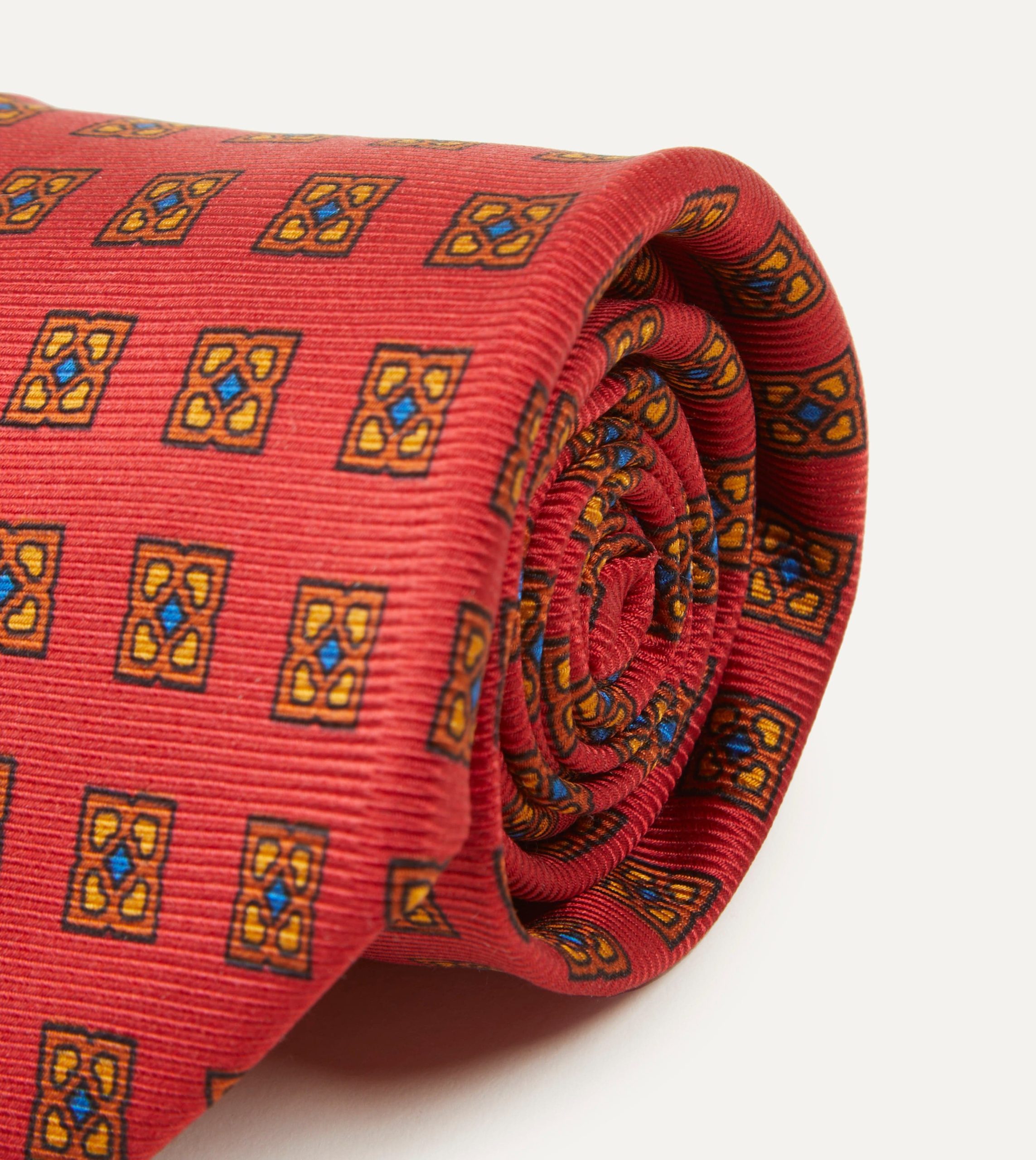 Red and Green Diamond Medallion Print Madder Twill Silk Tie - Image 3