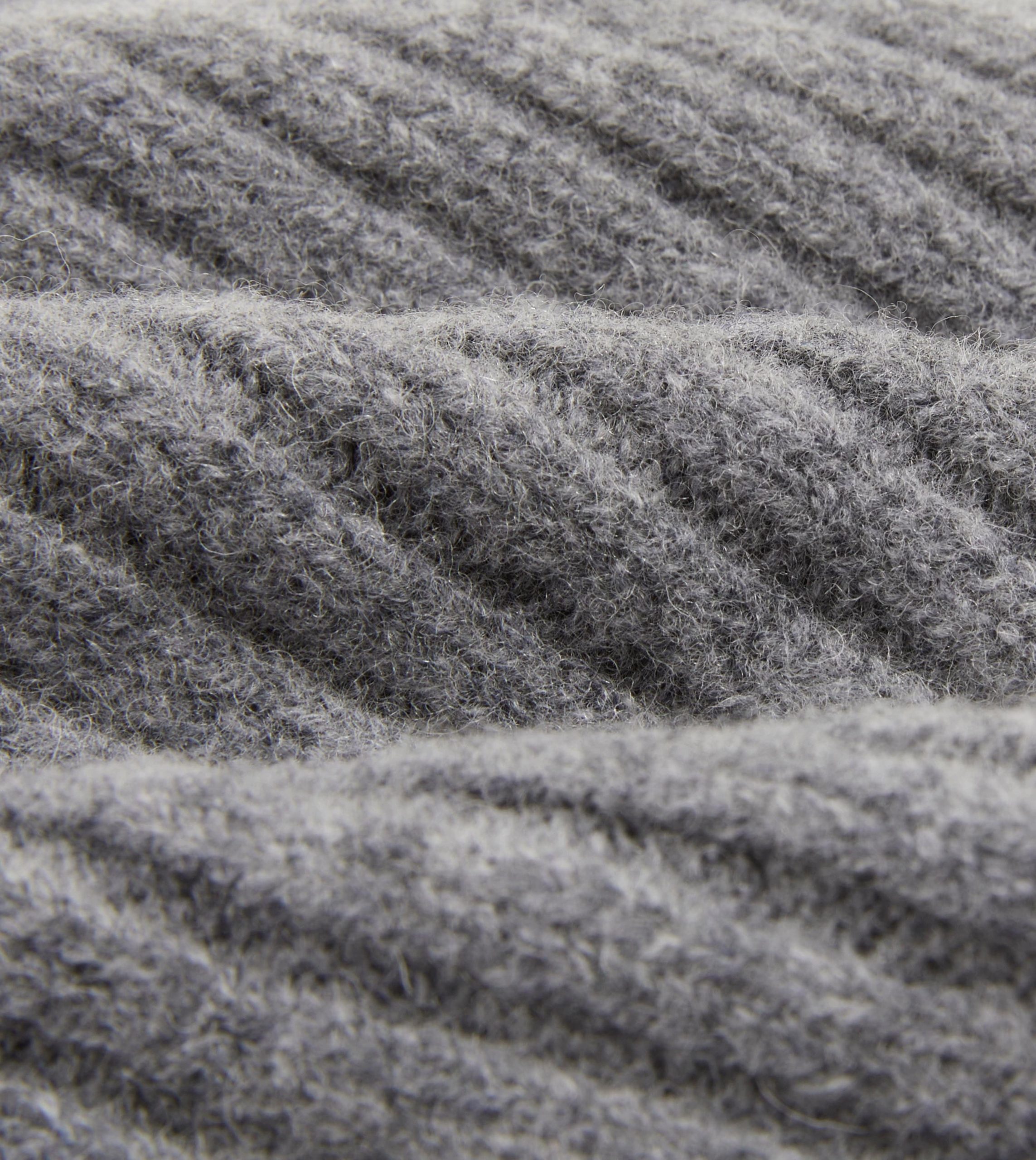 Grey Lambswool Ribbed Knit Cap - Image 2